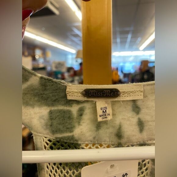 Miss Me Ladies Med Green Tank Blouse - Picture 2 of 3